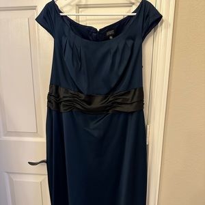 Adrianna Papell 18W navy blue and black sheath dress, like new
